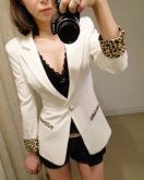 Blazer feminino com detalhe em animal print